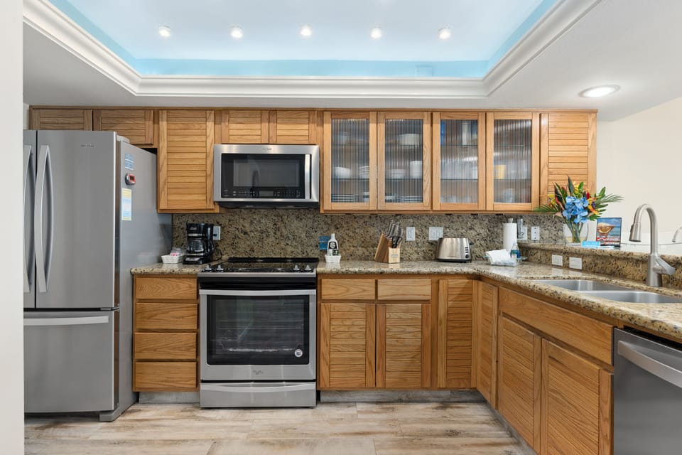 Fully Stocked Spacious Kitchen
