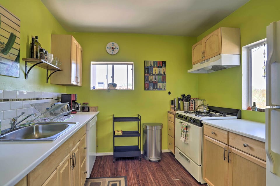 Kitchen | Dishware/Flatware