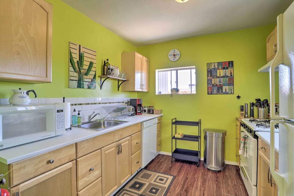 Kitchen | Fully Equipped w/ Cooking Basics