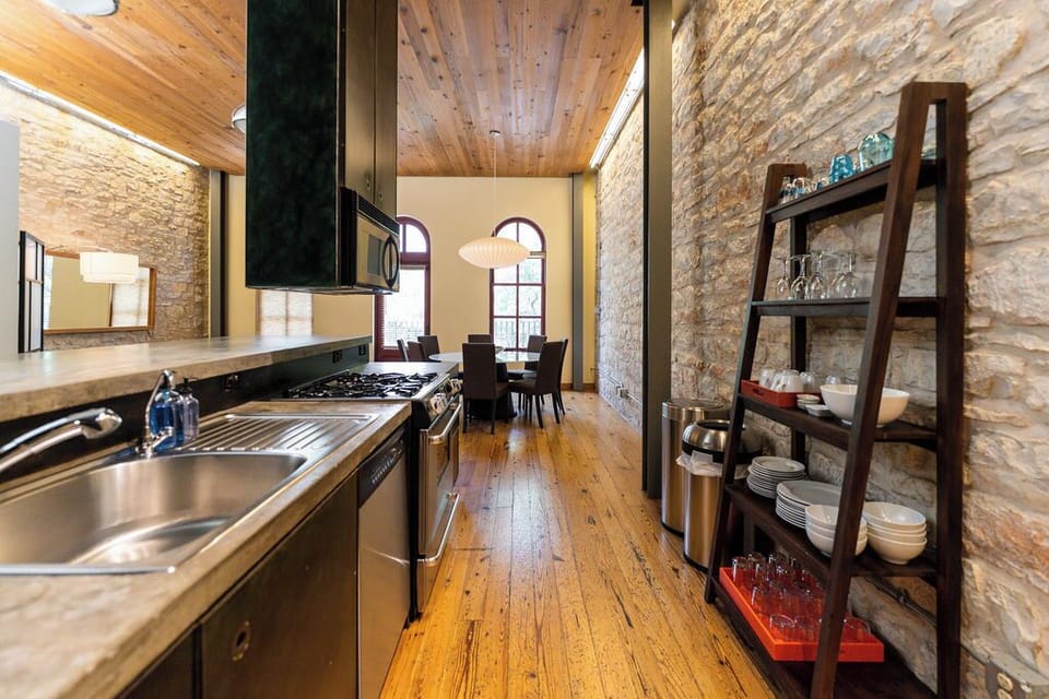 Kitchen - Walker Luxury Vacation Rentals