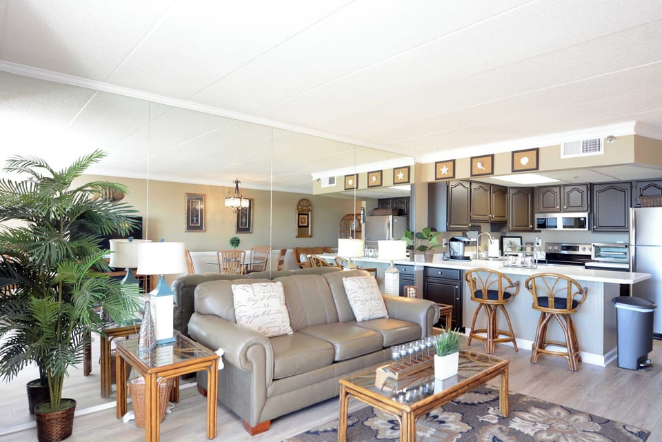 LIVING-AREA-LA-MIRAGE-204-OCEAN-CITY