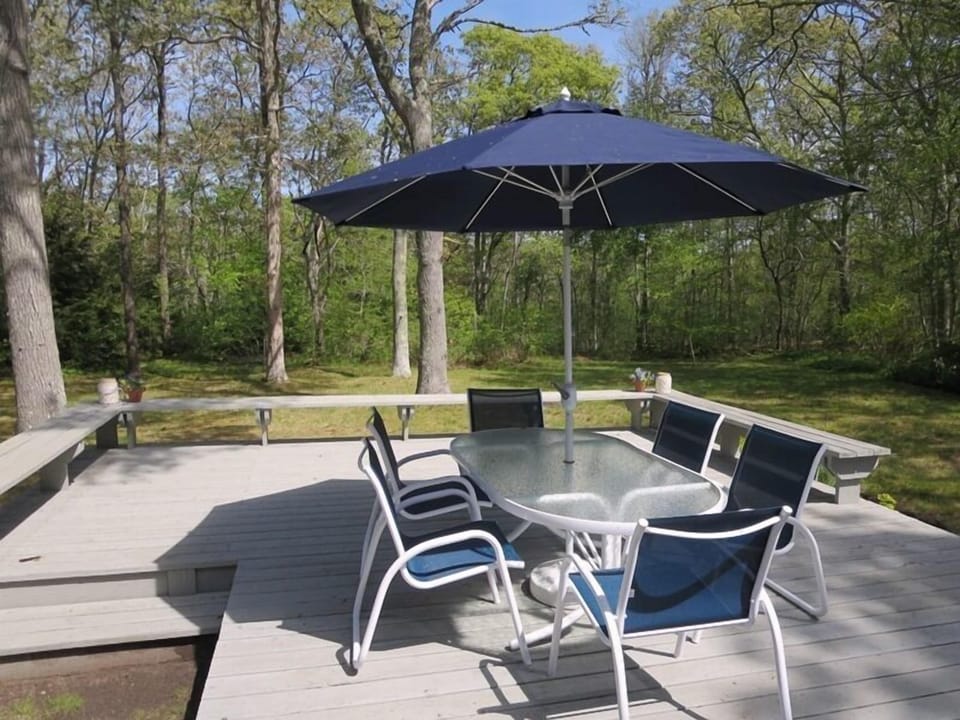 Decide to dine al fresco on the patio - 4 Long Pond Drive Harwich Cape Cod - Cape Retreat - NEVR