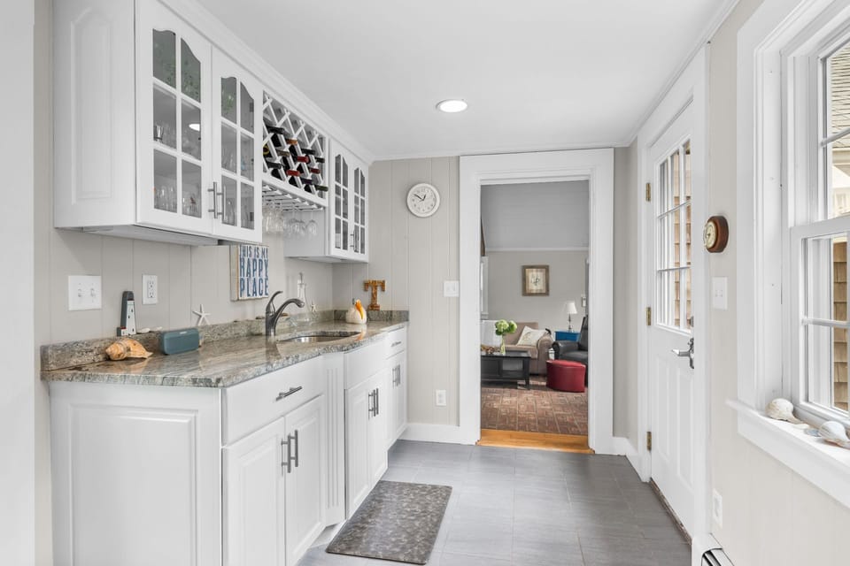 View back to the wet bar and Great room beyond - 4 Long Pond Drive Harwich Cape Cod - Cape Retreat - NEVR