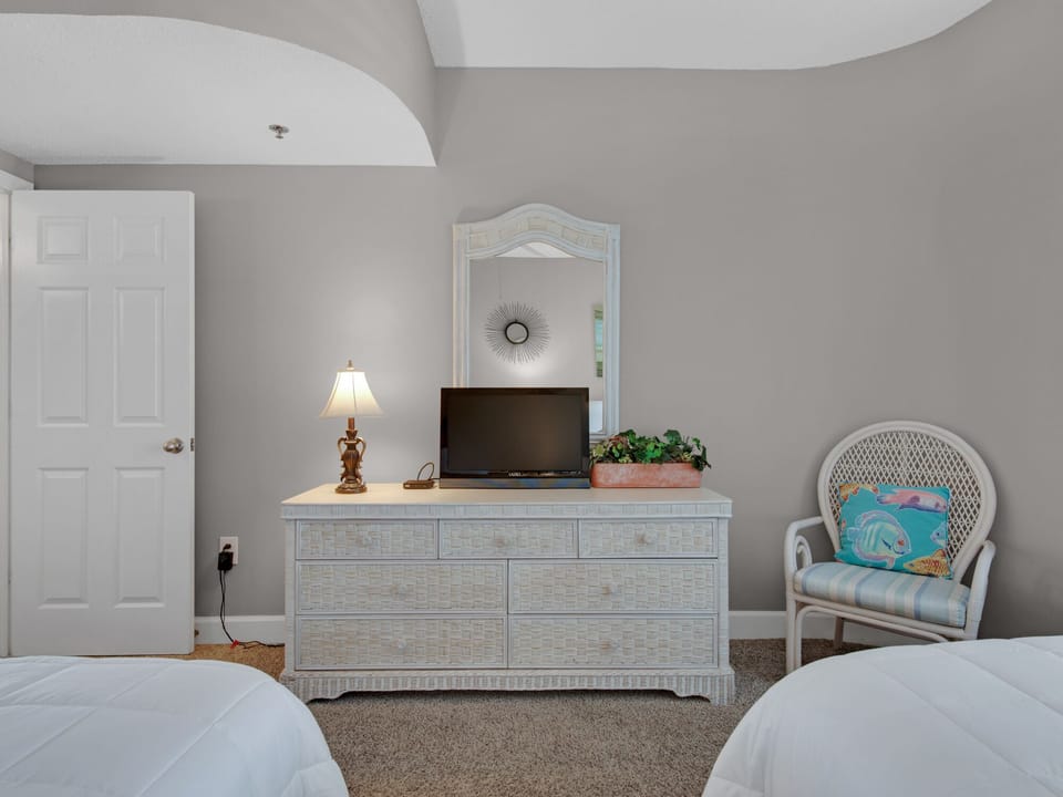 Guest Bedroom #2 with 2 Double Beds and Flat Screen TV