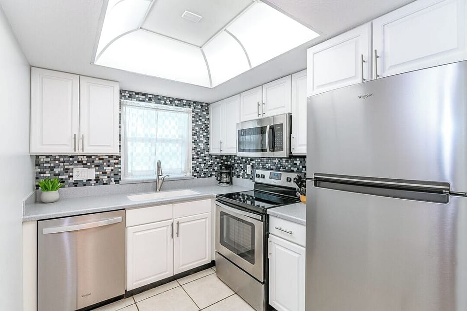 Cook in style in this modern and sleek kitchen perfect for couple or family bonding!