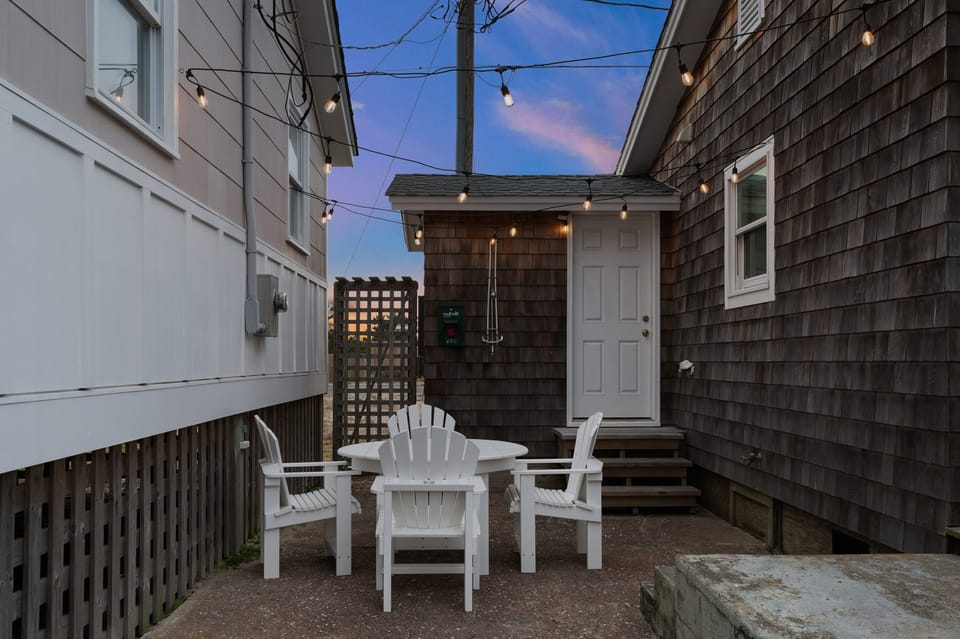 Courtyard between the Cottages, Laundry Room