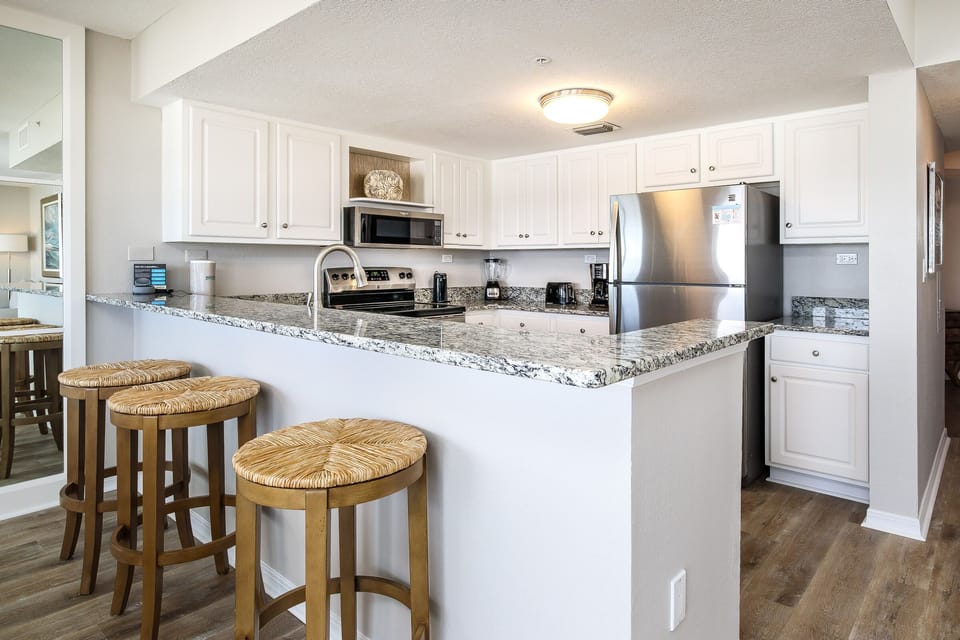 Breakfast Bar - Enjoy some lunch at the fabulous breakfast bar!