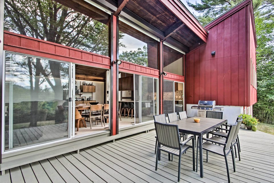 Deck | Self Check-In | Scenic Glen Views