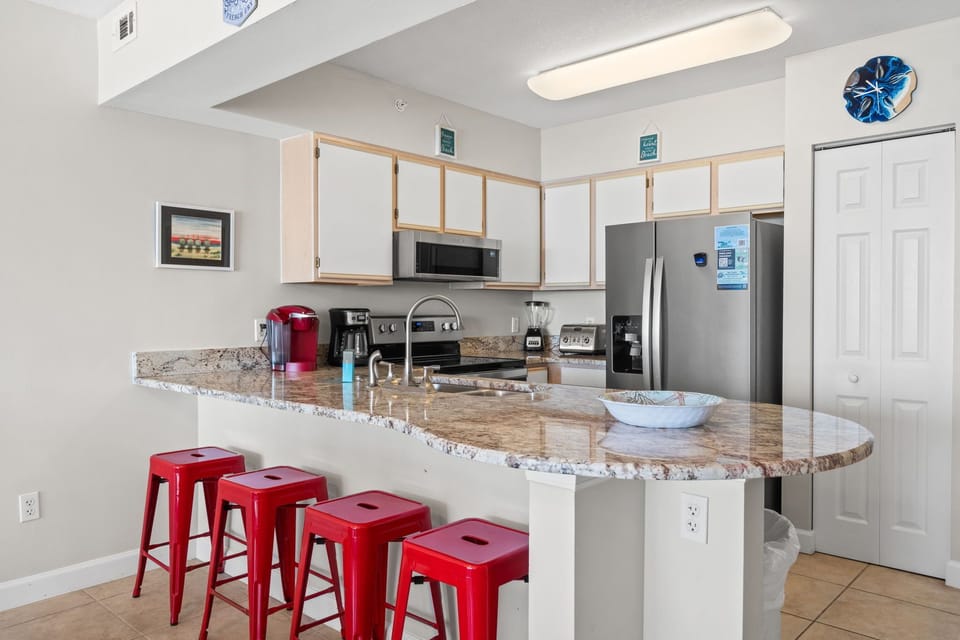 Kitchen - Have a snack at the kitchen island