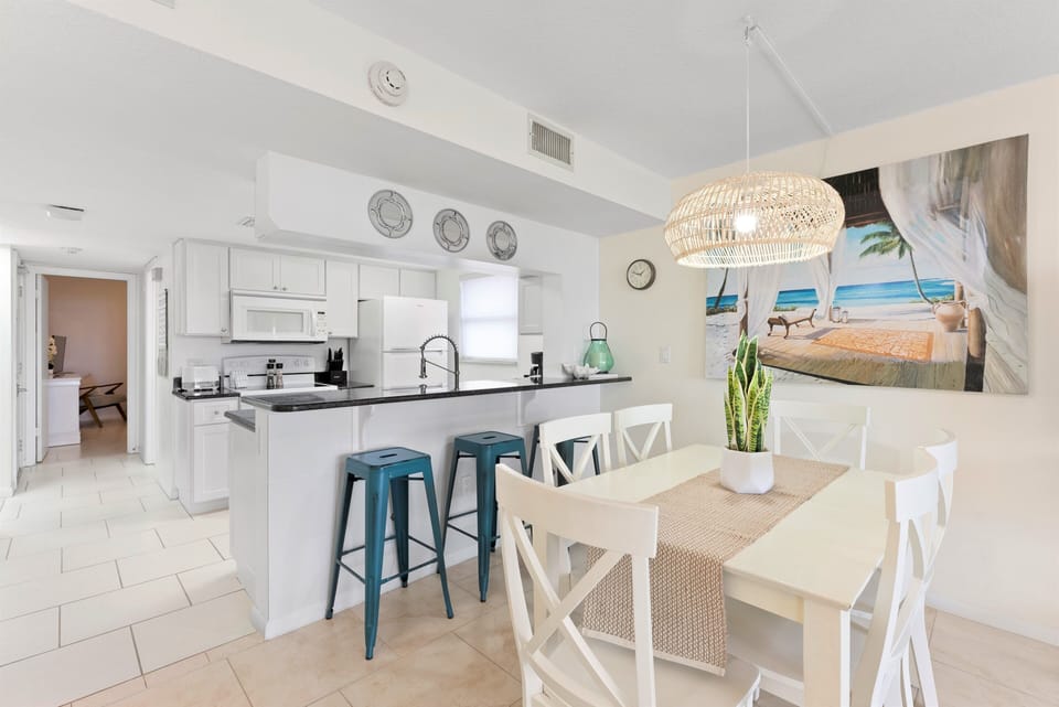 Coastal-inspired dining area with a beachy vibe and contemporary lighting.