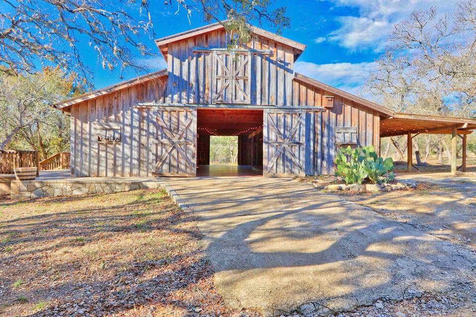 Rustic event barn with bathrooms