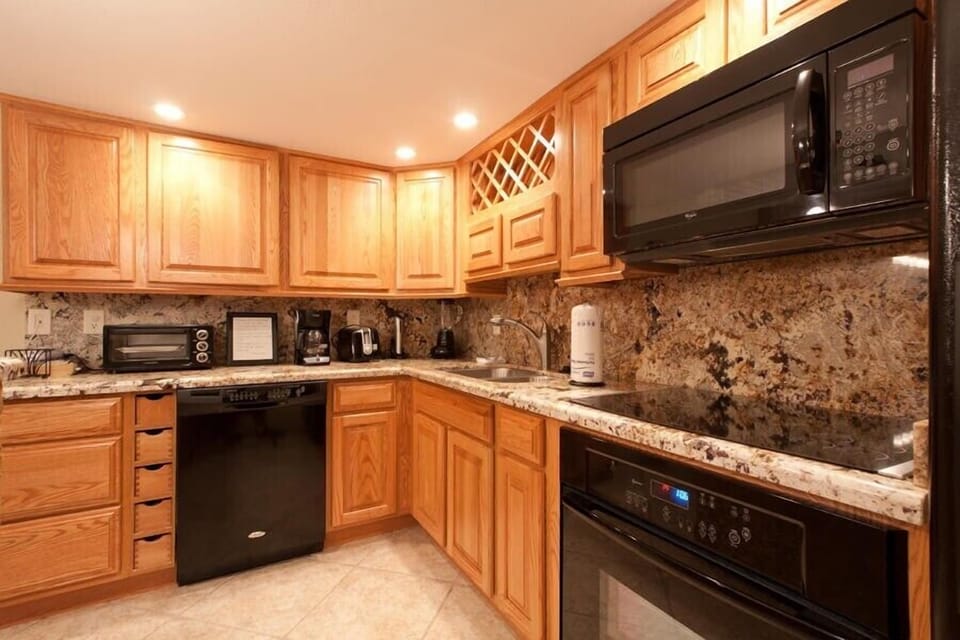 Roomy kitchen for all those vacation snacks.