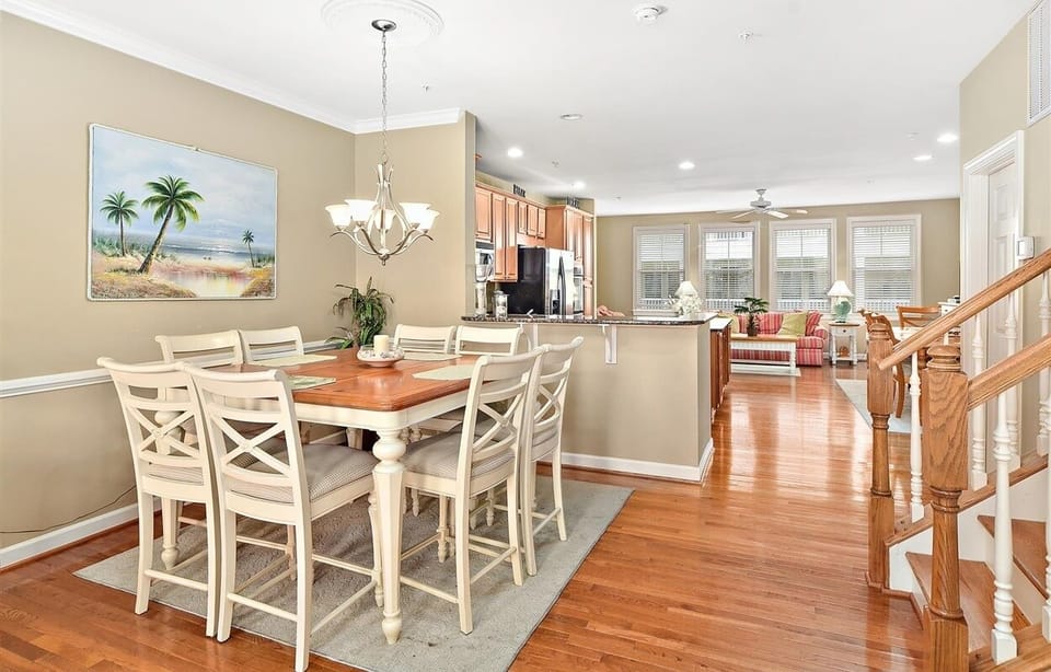 Sunset-Island-31-Dining-Area