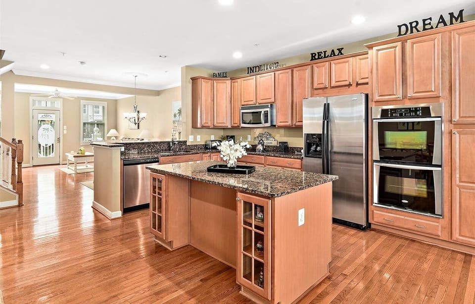 Full-Size Kitchen