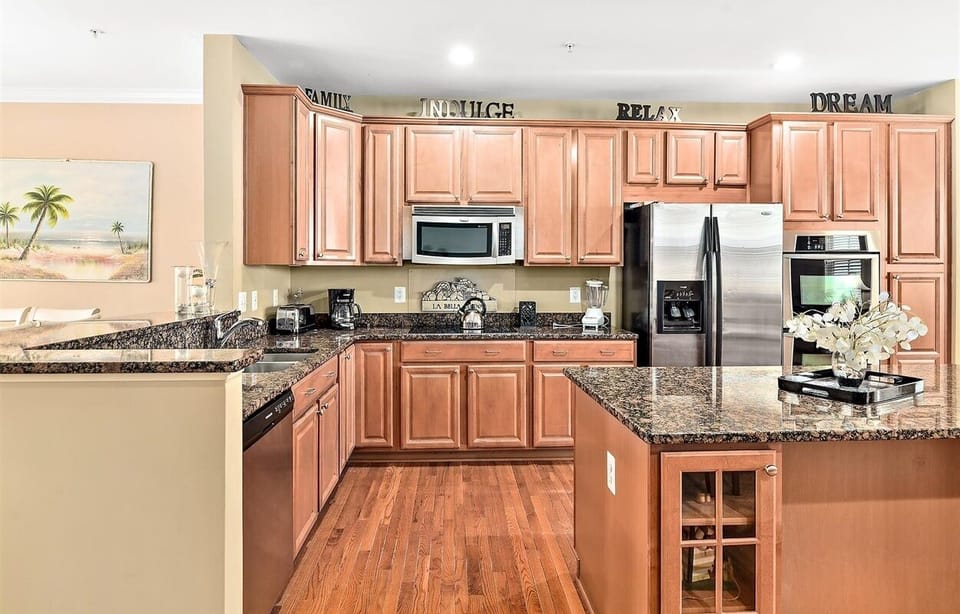 Full-Size Kitchen