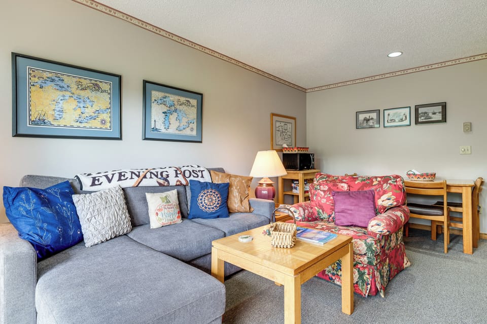 Living Room | Futon