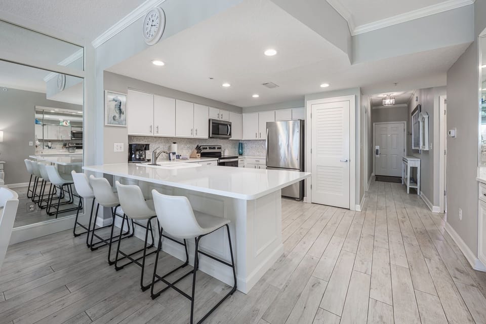 Breakfast bar to kitchen