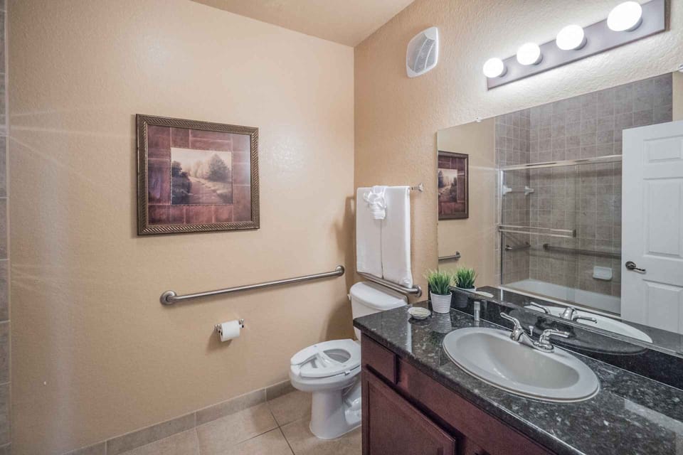 Hall Shared Bathroom with Tub/Shower Combo
