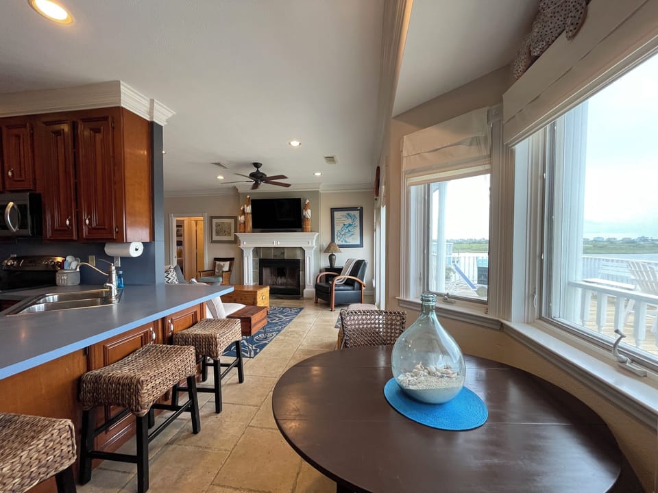 Kitchen dining.