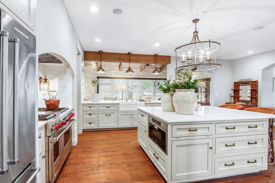 Alternate view of the kitchen - Main House