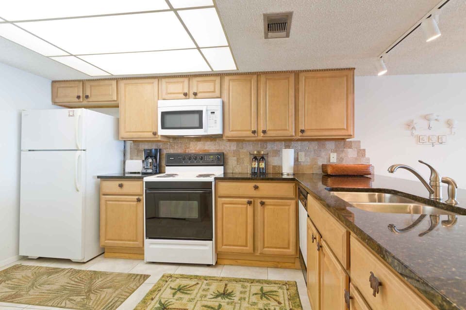 Plenty of counter space in the kitchen to prep your favorite meals.