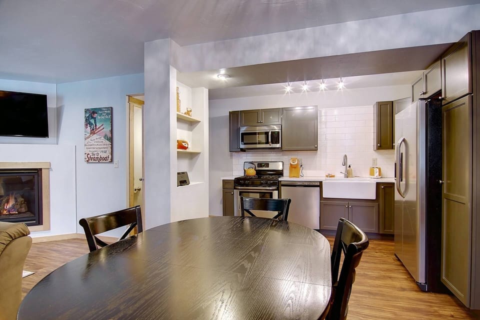 From early sunrises to candlelit evenings, this space is the soul of your stay.