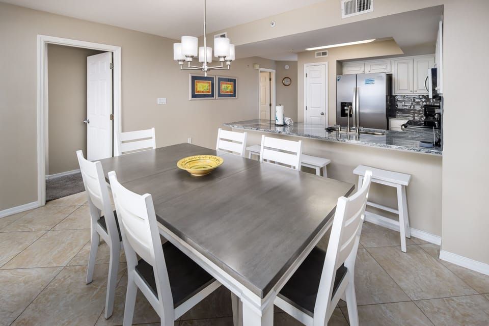 Dining area - Enough space for 6 around the dinner table.