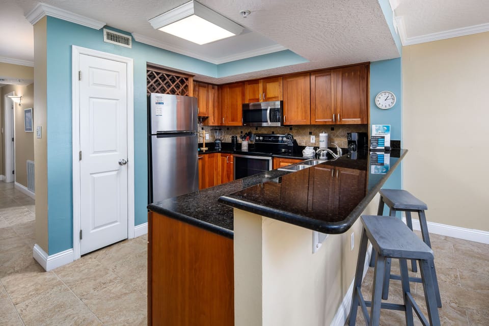 Breakfast bar - Offers additional seating