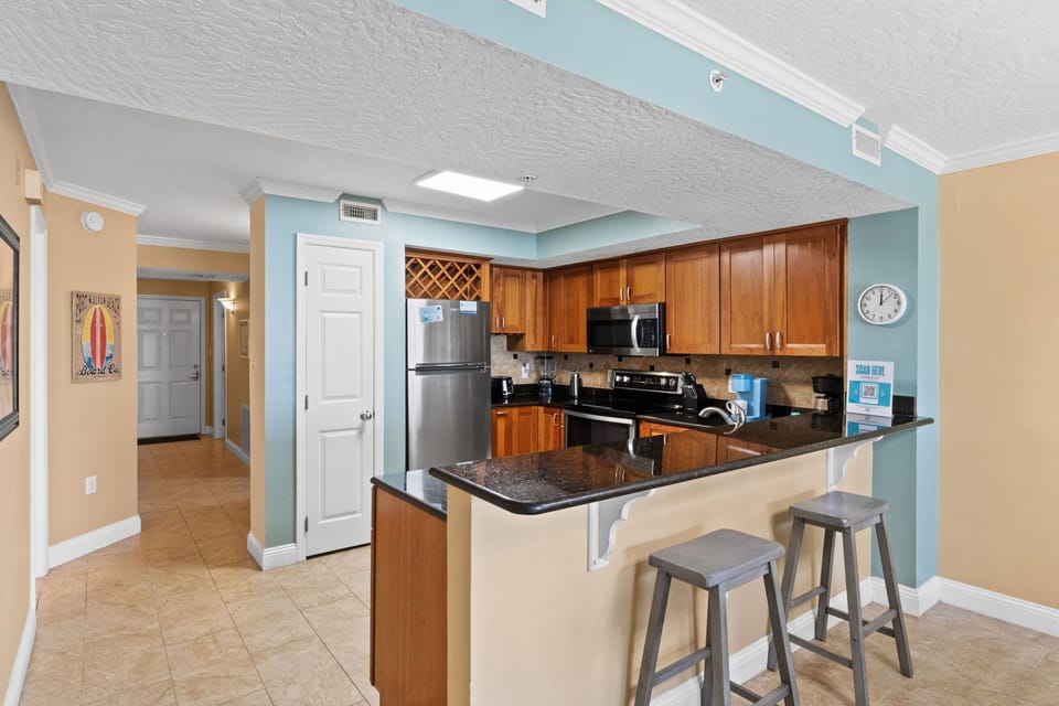Breakfast Bar - Offers additional seating