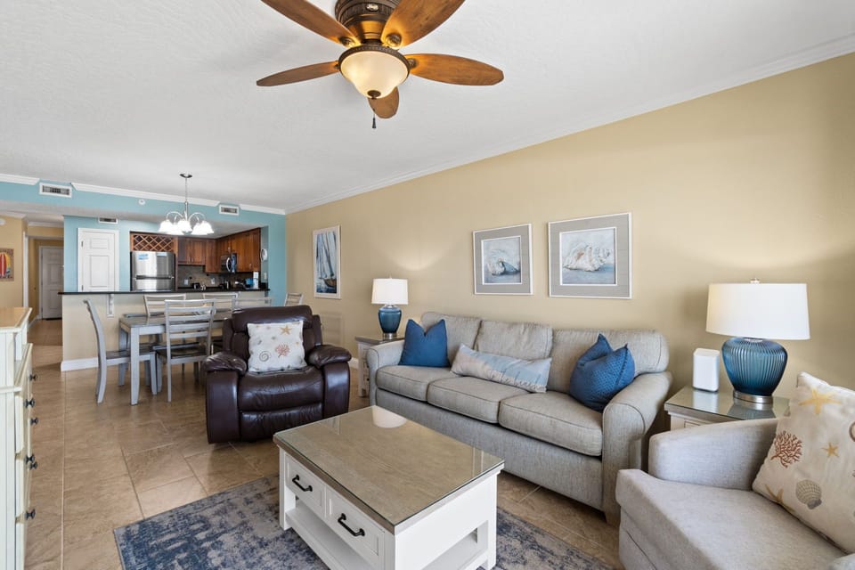 Living Room - This idyllic condo is the perfect choice for a beach trip.