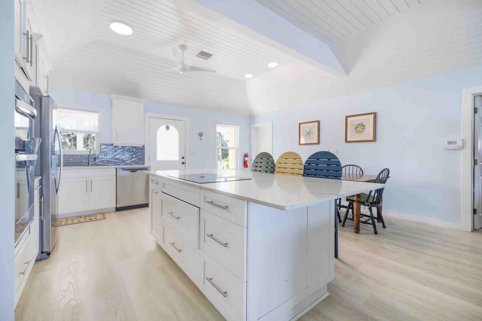 All cookware, dinnerware, glassware, and utensils are provided for your stay. 