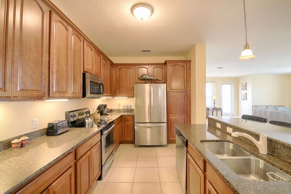 Chef's Delight Modern Kitchen   View #2