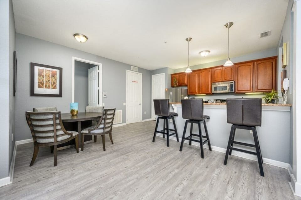 Breakfast Bar and Dining Table