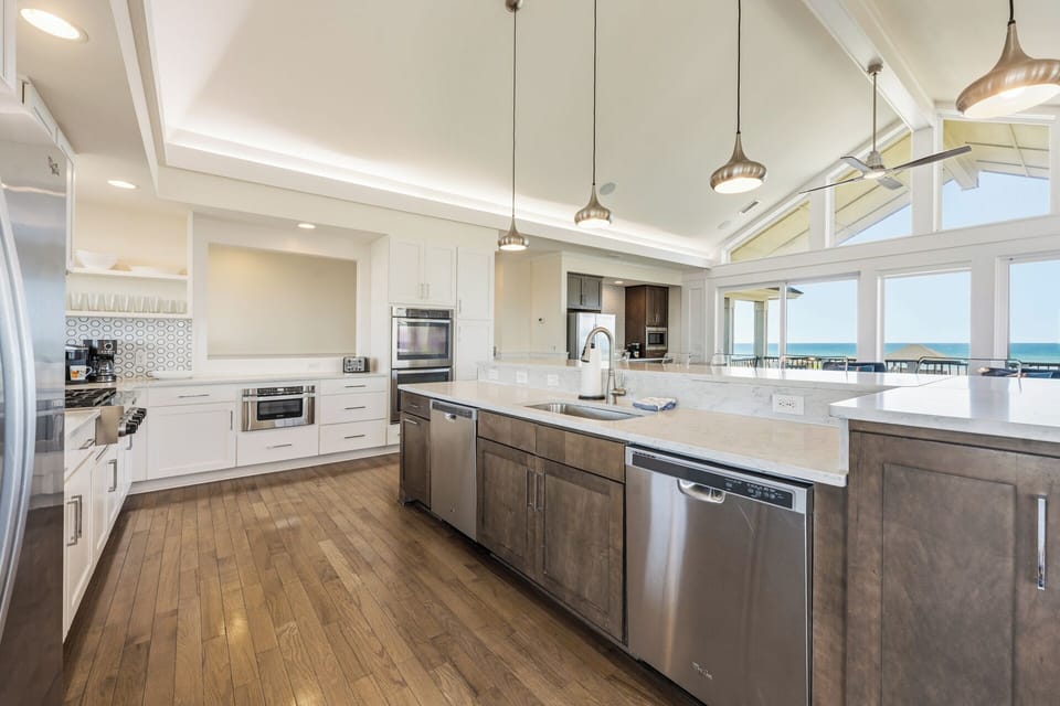Modern Large Kitchen