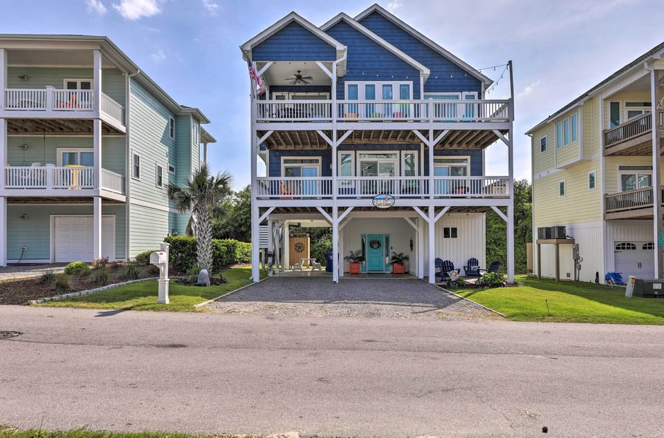 Exterior | Parking | Driveway (4 Vehicles) | No Boat or Trailer Parking