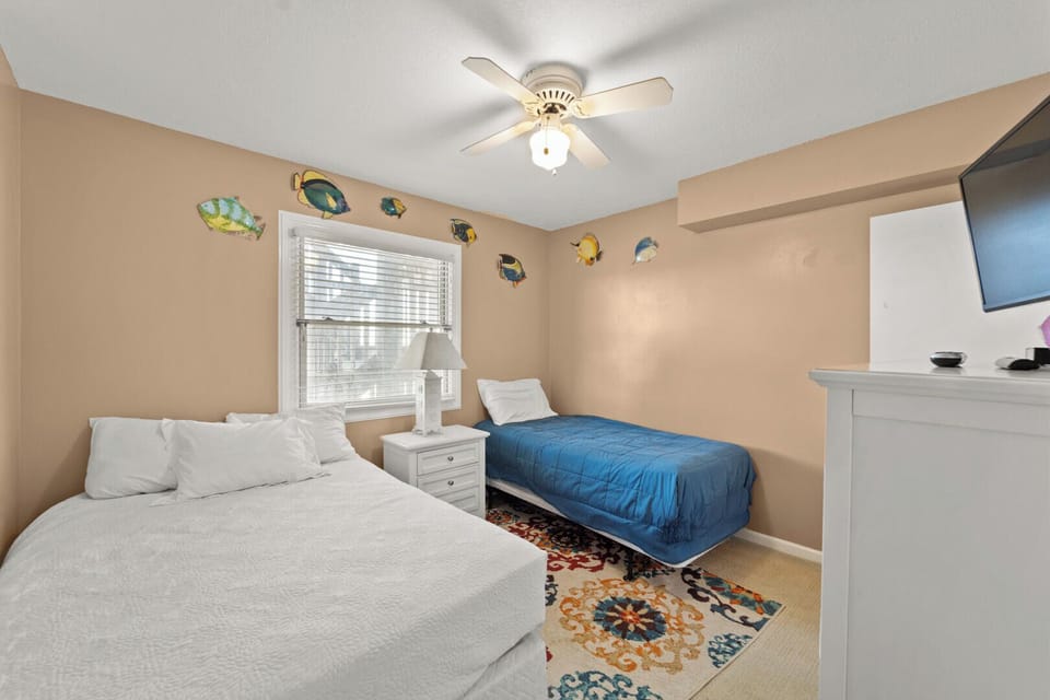 Full/Twin Bedroom