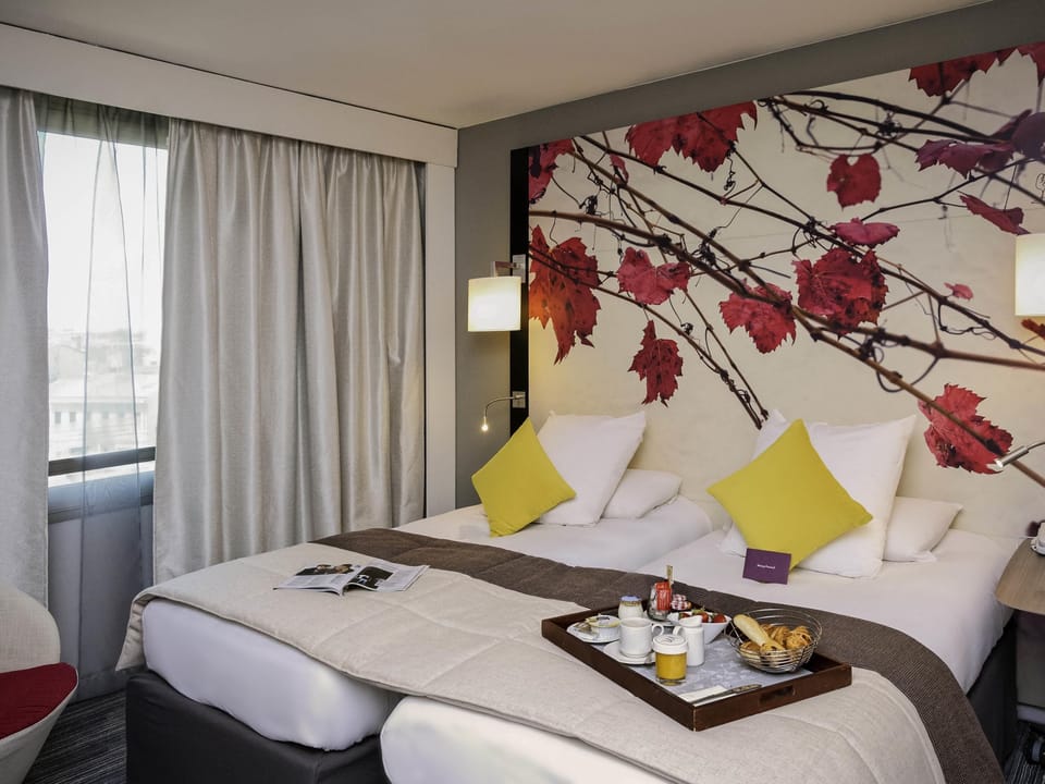 Classic Room, 1 Double or 2 Twin Beds | In-room safe, desk, blackout drapes, soundproofing
