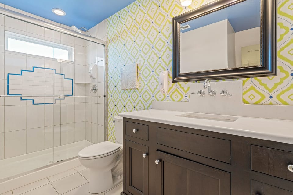 Full Bathroom in King En Suite on Third Level