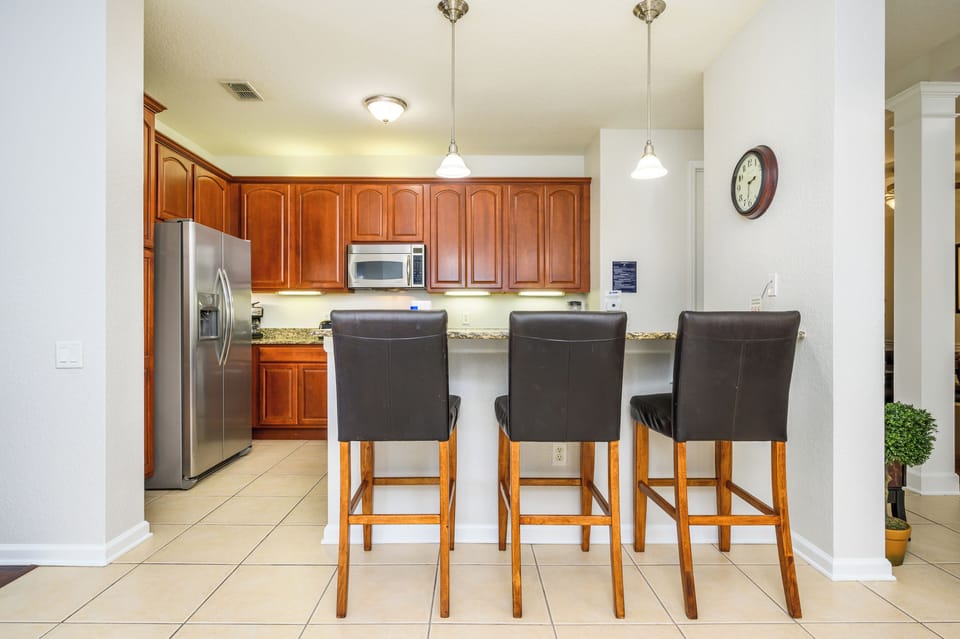 Kitchen with Breakfast Bar
