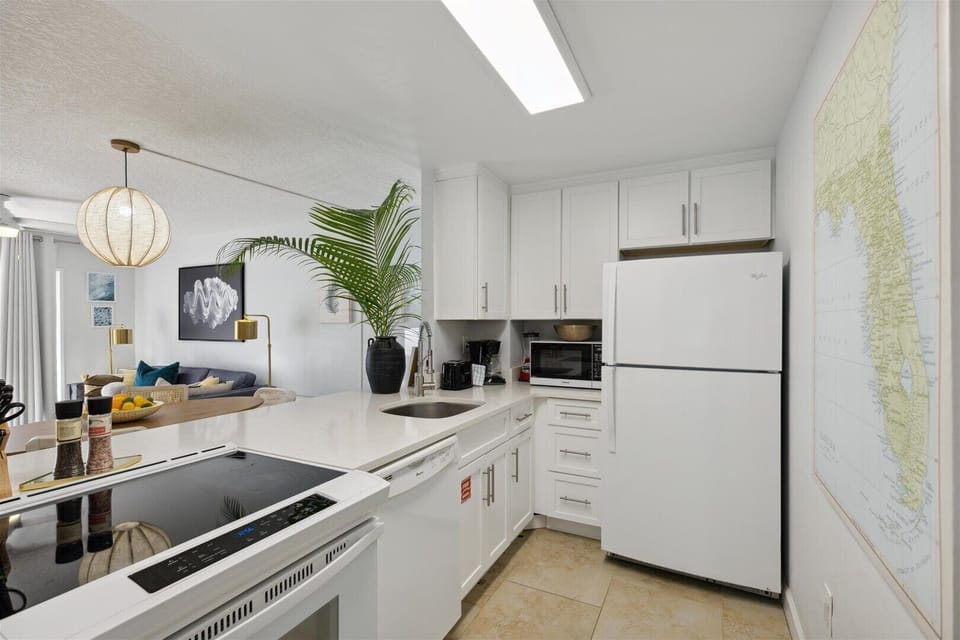 Fully equipped kitchen with appliances