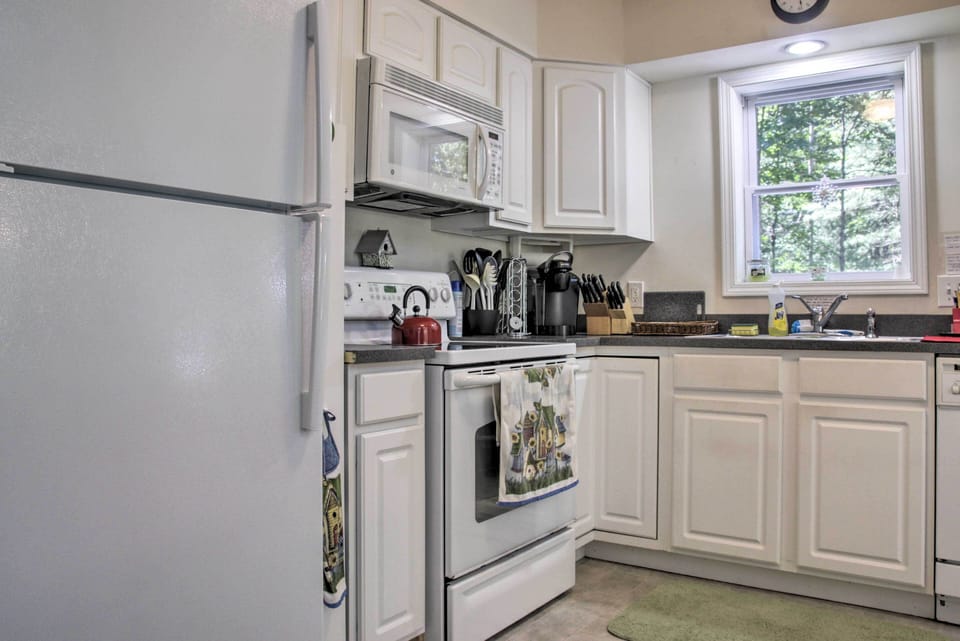 Fully Equipped Kitchen | Drip & Keurig Coffee Makers