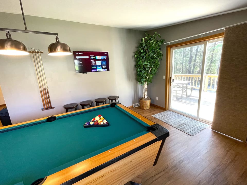 Game Area with Table & Chairs, TV & Pool Table