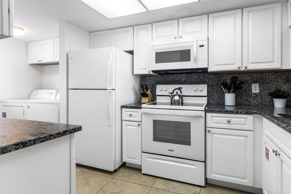 Fully equipped kitchen with everything you need to make your favorite meals