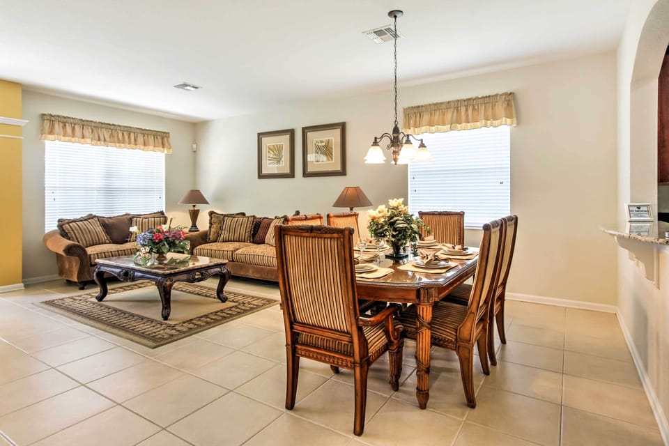 Dining Area | Dishes & Flatware Provided