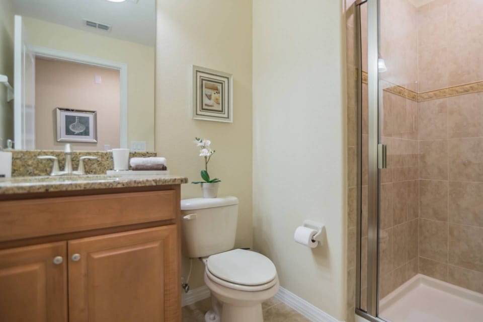 Second Floor Shared Hath w/Walk In Shower