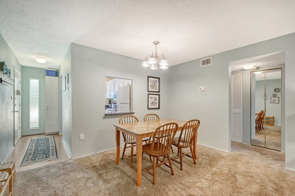 221 Dining RM.jpg