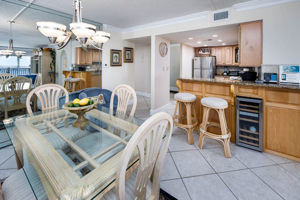 Breakfast Bar - And everyone's favorite feature in the unit, your personal wine bar!