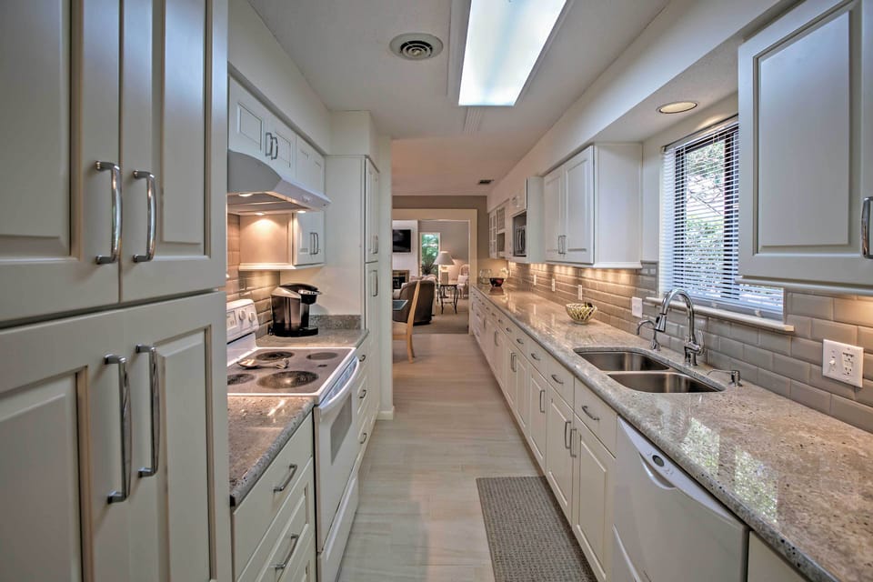 Fully Equipped Kitchen | Instant Hot Water | High-End Appliances | Toaster Oven