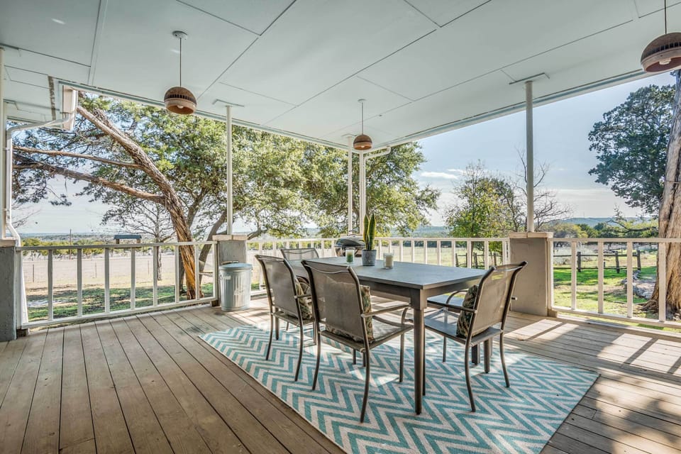Furnished Porch