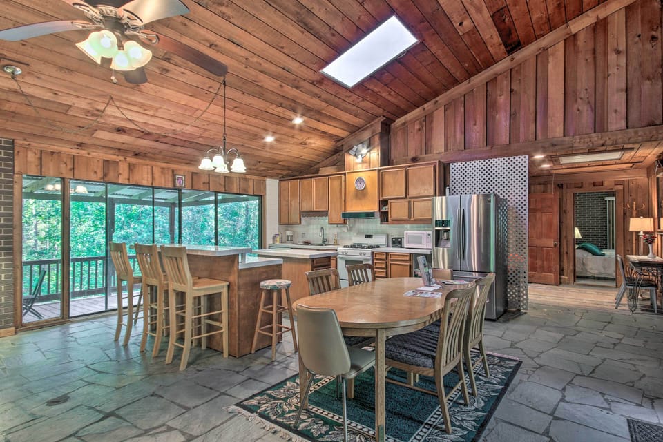 Dining Table | Dishware & Flatware Provided